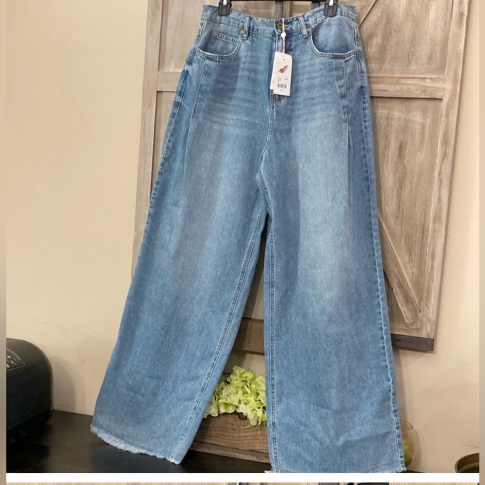 CHELSEA & VIOLET HIGH RISE ,WIDE LEG RAW HEM ,SKATER JEANS GRP 073 V5175C00 - Picture 11 of 11
